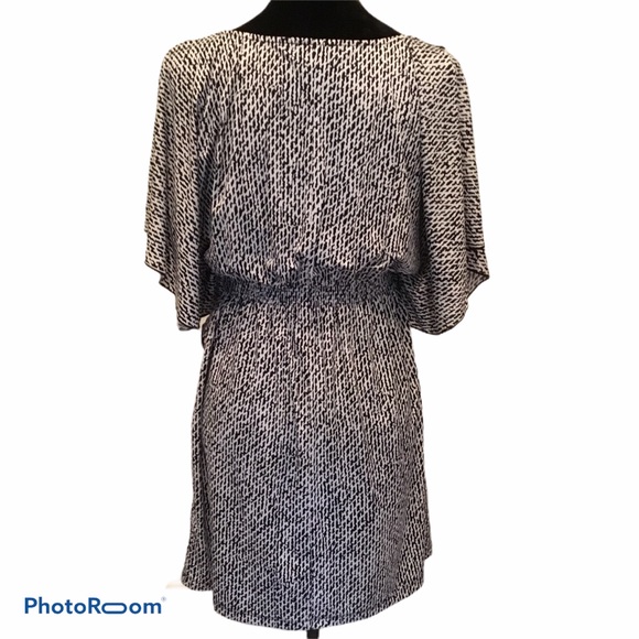 My Michelle black & white flutter sleeve dress - Picture 4 of 7